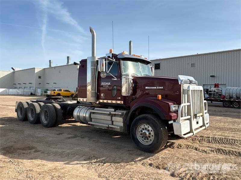 Western Star 4900 8x6 Tri/A Sleeper Truck Tractor Седельные тягачи