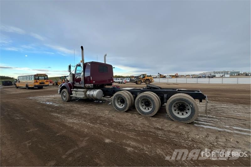 Western Star 4900 8x6 Tri/A Sleeper Truck Tractor Tegljači