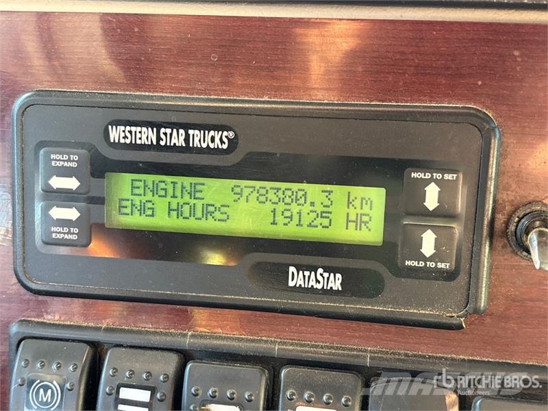 Western Star 4900 8x6 Sleeper Winch Truck Recovery vehicles