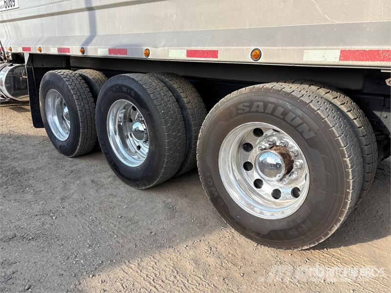 Western Star 4900 8x6 Sleeper Tri/A Dump Truck Kipper