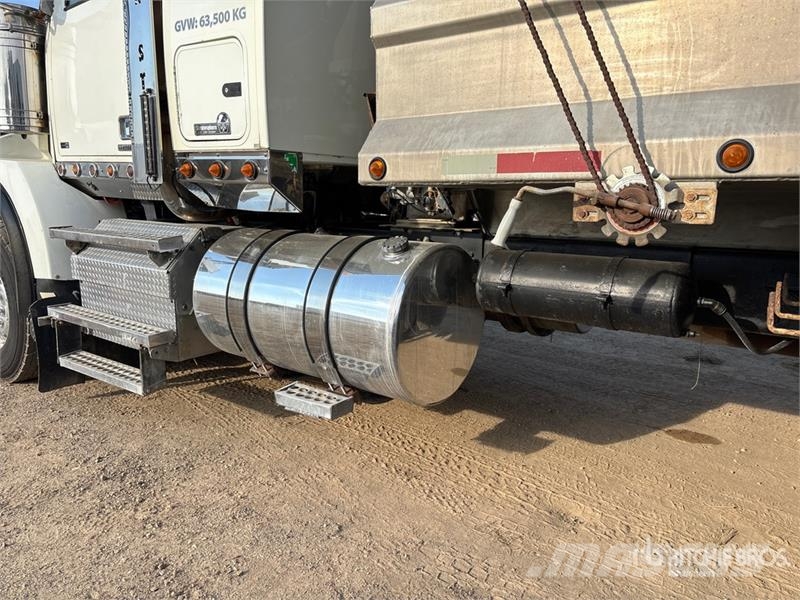 Western Star 4900 8x6 Sleeper Tri/A Dump Truck Kipper