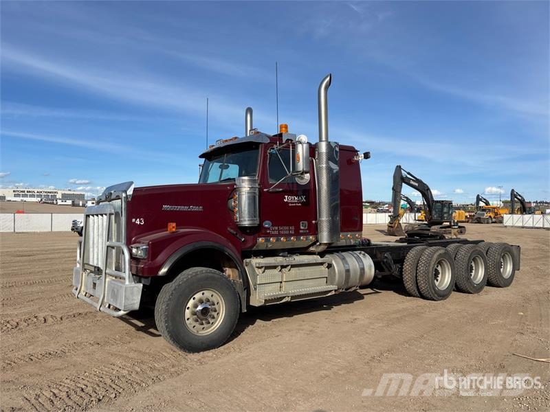 Western Star 4900 8x6 Tri/A Sleeper Truck Tractor Седельные тягачи