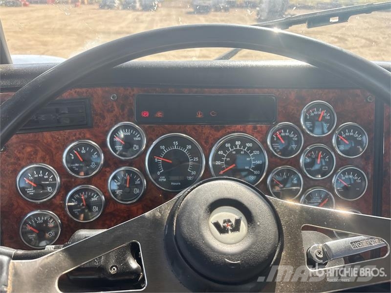 Western Star 4900 8x6 Tri/A Day Cab Truck Tractor Sattelzugmaschinen