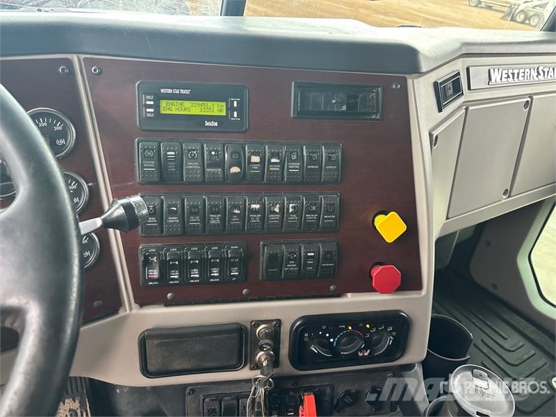 Western Star 4900 8x6 Tri/A Sleeper Truck Tractor Tegljači