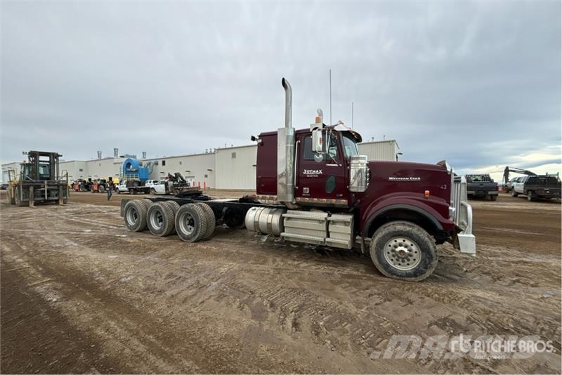 Western Star 4900 8x6 Tri/A Sleeper Truck Tractor Tegljači
