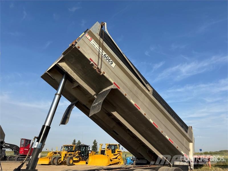 Western Star 4900 8x6 Sleeper Tri/A Dump Truck Kipper