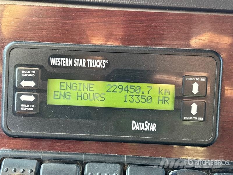 Western Star 4900 8x6 Tri/A Sleeper Truck Tractor Седельные тягачи