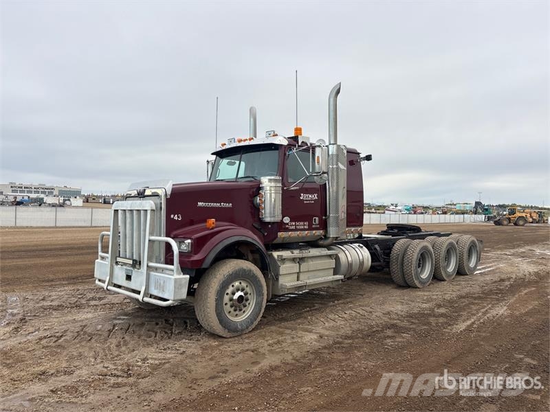 Western Star 4900 8x6 Tri/A Sleeper Truck Tractor Tegljači