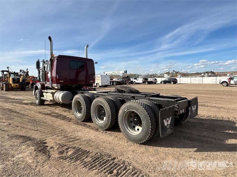 Western Star 4900 8x6 Tri/A Sleeper Truck Tractor Седельные тягачи