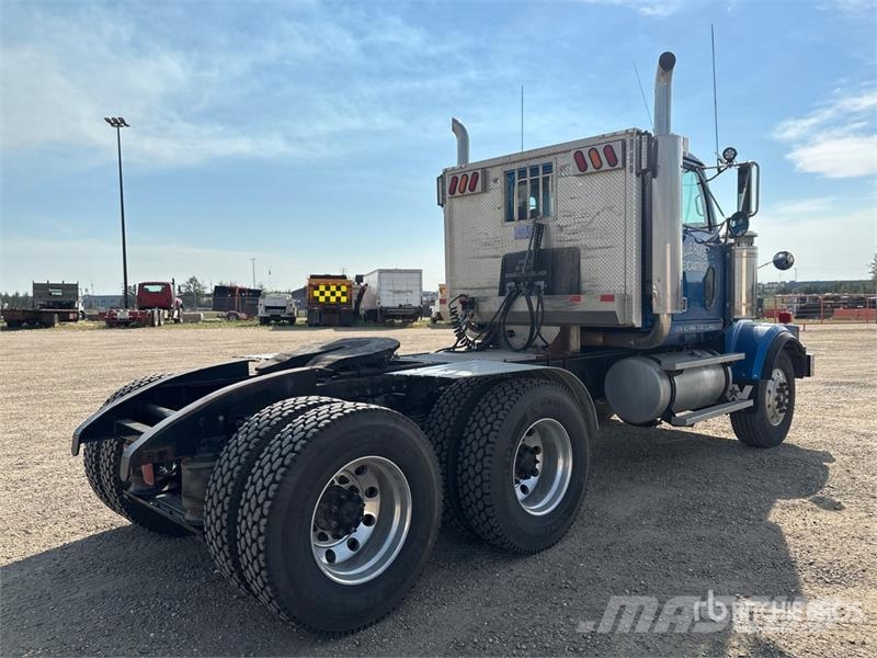 Western Star 4900 FA 6x4 T/A Day Cab Truck Tractor Vetopöytäautot