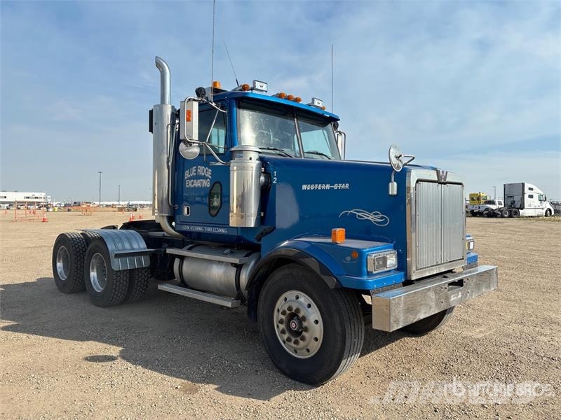 Western Star 4900 FA 6x4 T/A Day Cab Truck Tractor Vetopöytäautot