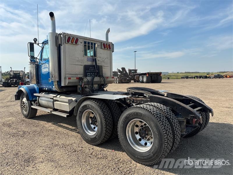 Western Star 4900 FA 6x4 T/A Day Cab Truck Tractor Vetopöytäautot