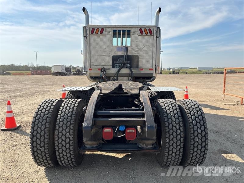 Western Star 4900 FA 6x4 T/A Day Cab Truck Tractor Vetopöytäautot