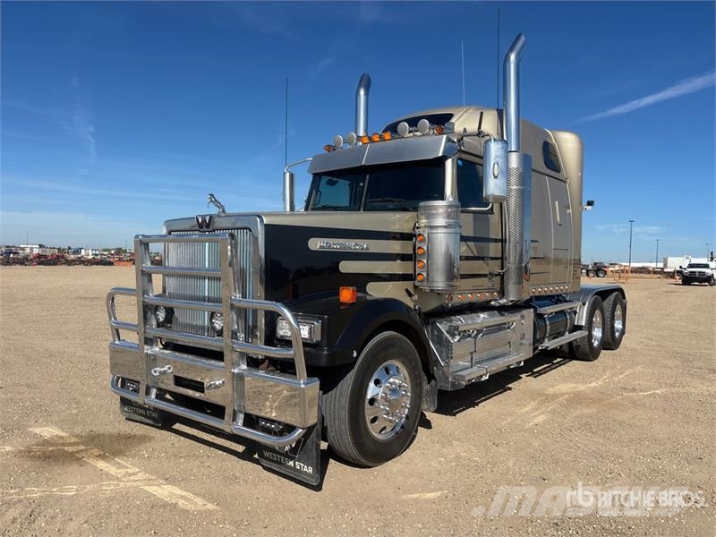 Western Star 4900EX 6x4 T/A Sleeper Truck Tractor Vetopöytäautot