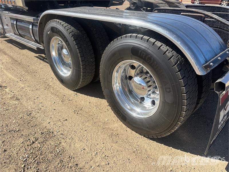 Western Star 4900EX 6x4 T/A Sleeper Truck Tractor Vetopöytäautot