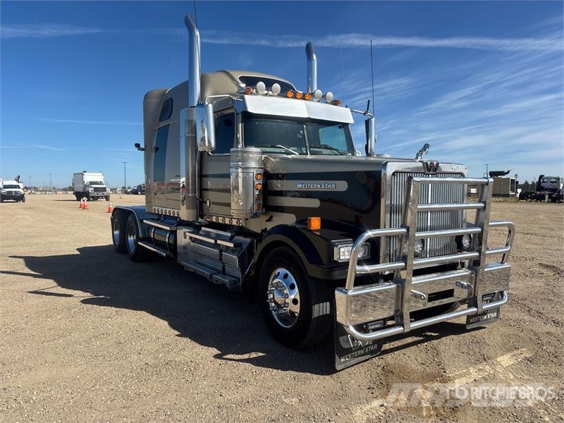 Western Star 4900EX 6x4 T/A Sleeper Truck Tractor Vetopöytäautot