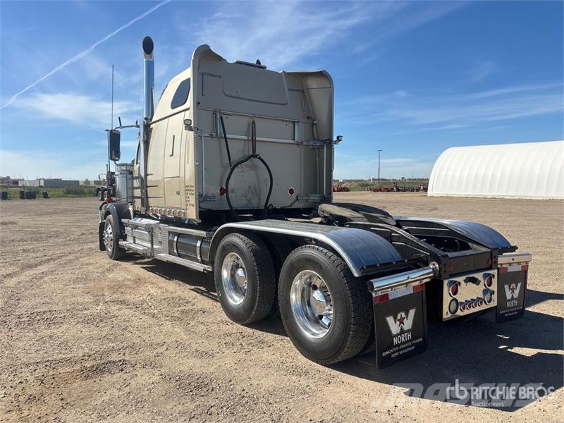Western Star 4900EX 6x4 T/A Sleeper Truck Tractor Vetopöytäautot