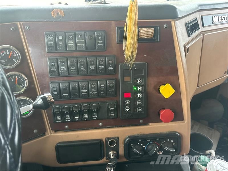 Western Star 4900FA Autotransporteri