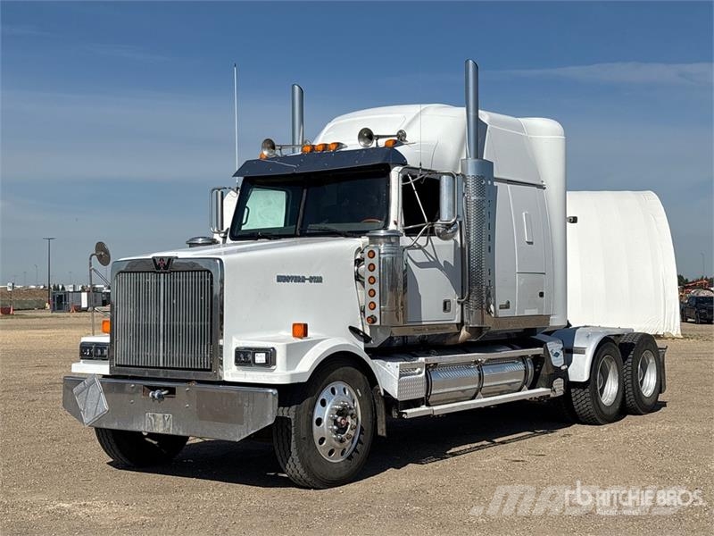 Western Star 4900FA 6x4 T/A Sleeper Truck Tractor Vetopöytäautot