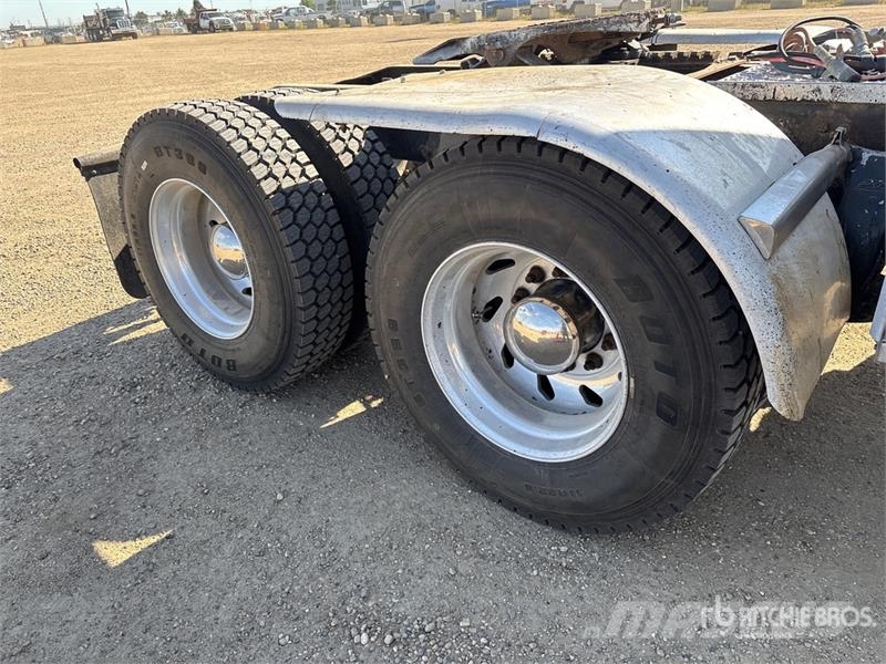 Western Star 4900FA 6x4 T/A Sleeper Truck Tractor Vetopöytäautot