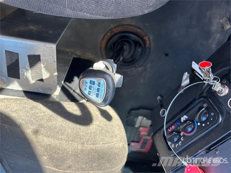 Western Star 4900FA 6x4 Cab and Chassis Cabinas e interior