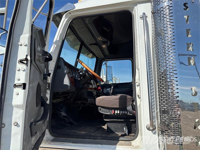 Western Star 4900FA 6x4 T/A Sleeper Truck Tractor Vetopöytäautot