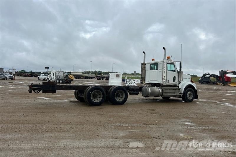 Western Star 4900FA 6x4 Cab and Chassis Kabinos ir salonai