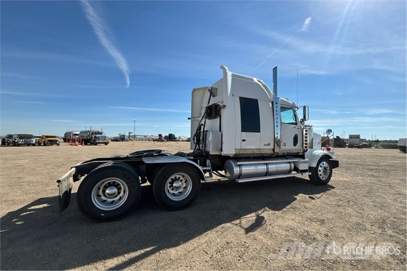 Western Star 4900FA 6x4 T/A Sleeper Truck Tractor Vetopöytäautot