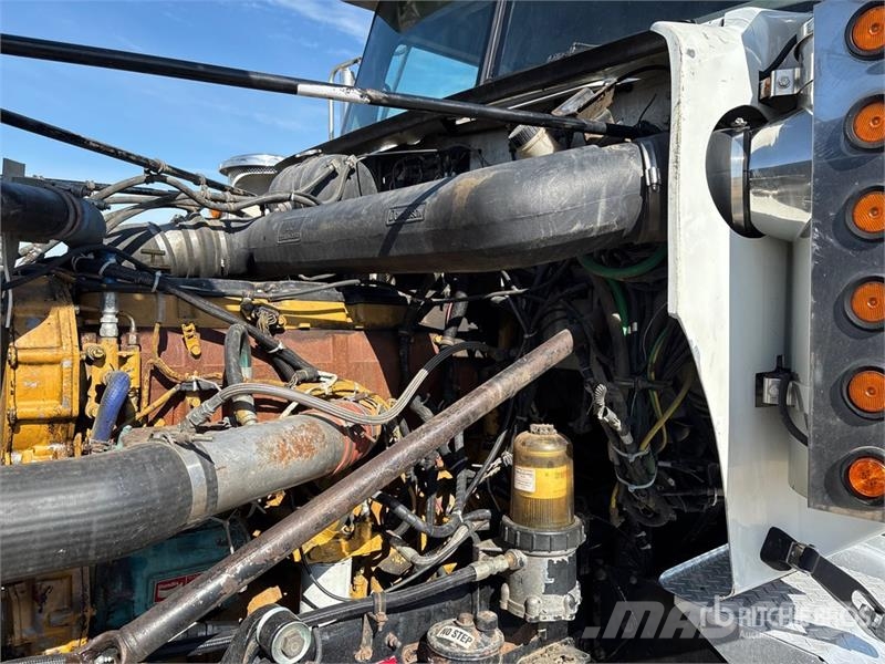 Western Star 4900FA 6x4 T/A Sleeper Truck Tractor Vetopöytäautot