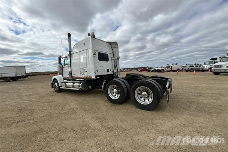 Western Star 4900FA 6x4 T/A Sleeper Truck Tractor Tegljači