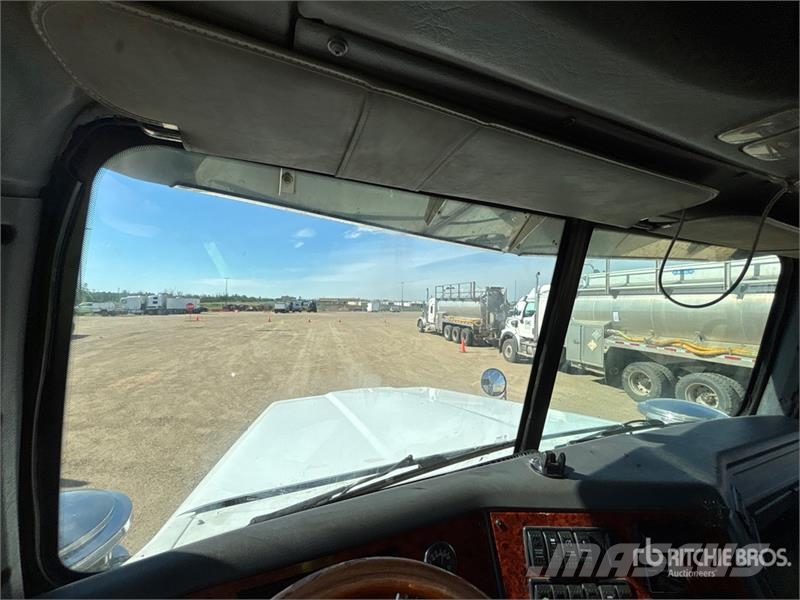 Western Star 4900FA 6x4 T/A Sleeper Truck Tractor Vetopöytäautot