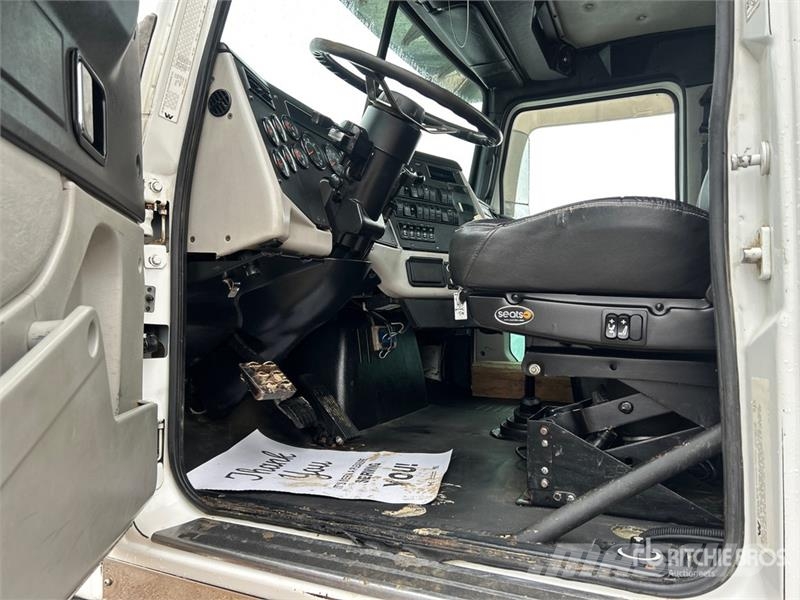 Western Star 4900FA 6x4 Cab and Chassis Kabinos ir salonai