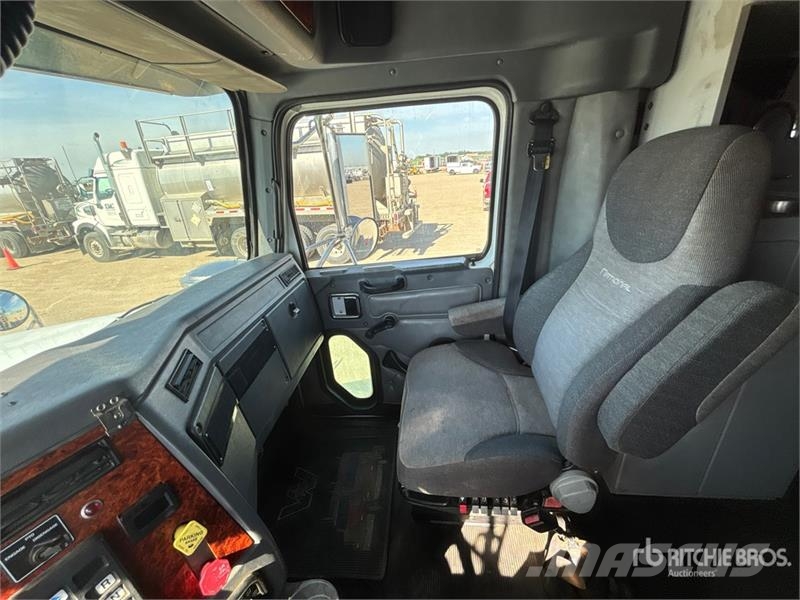 Western Star 4900FA 6x4 T/A Sleeper Truck Tractor Vetopöytäautot