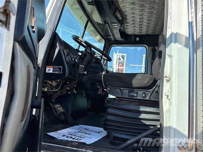 Western Star 4900FA 6x4 Cab and Chassis Cabinas e interior