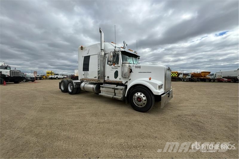 Western Star 4900FA 6x4 T/A Sleeper Truck Tractor Tegljači