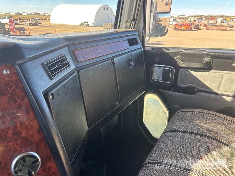 Western Star 4900SA 6x4 T/A Sleeper Truck Tractor Седельные тягачи