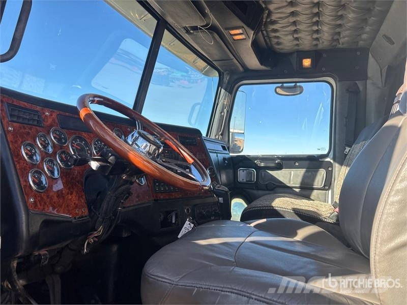 Western Star 4900SA 6x4 T/A Sleeper Truck Tractor Седельные тягачи