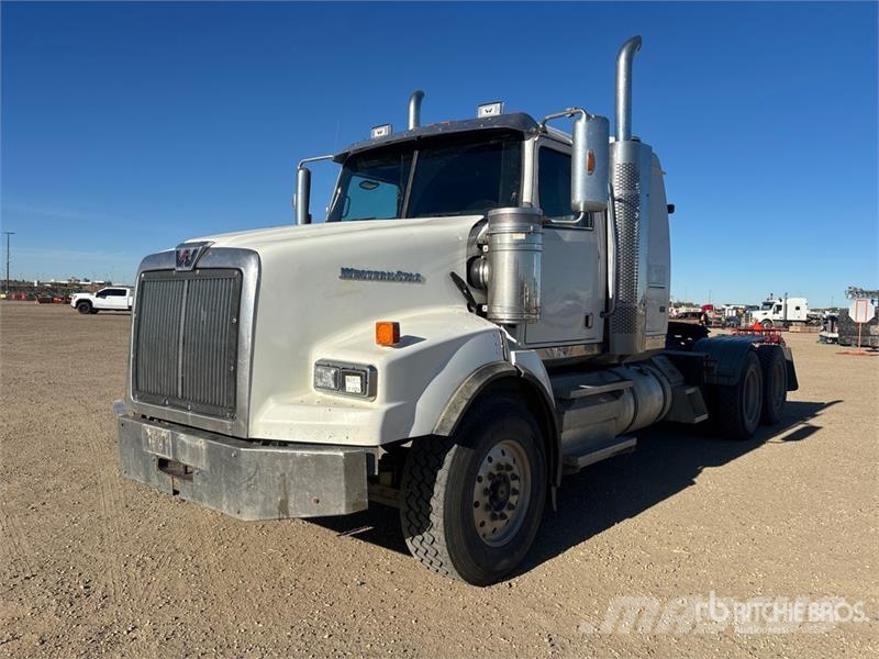 Western Star 4900SA 6x4 T/A Sleeper Truck Tractor Седельные тягачи