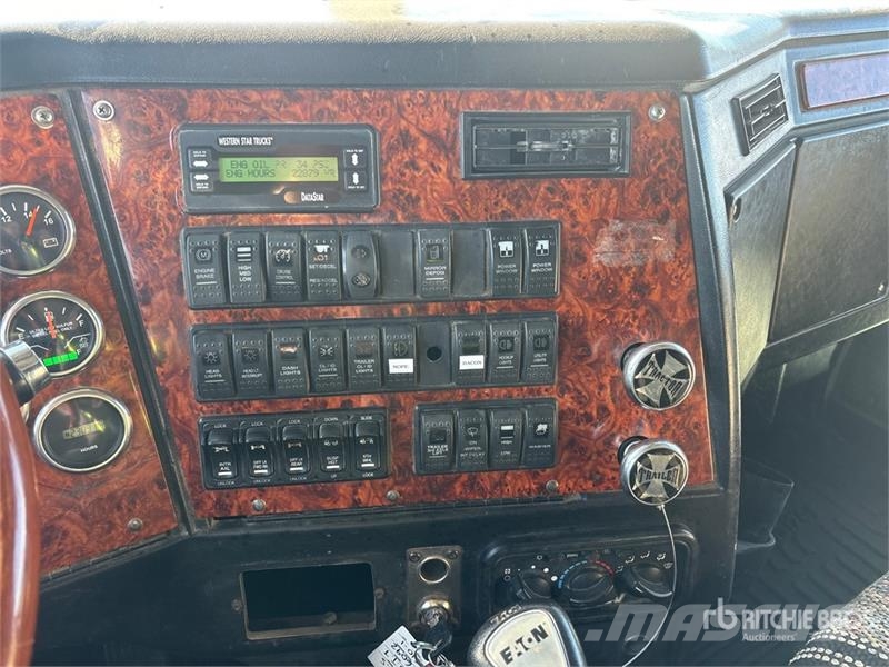 Western Star 4900SA 6x4 T/A Sleeper Truck Tractor Седельные тягачи