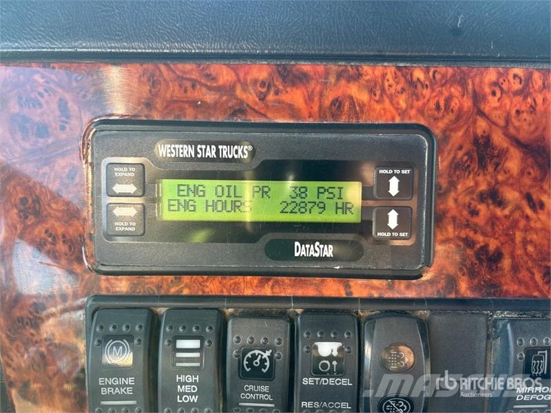 Western Star 4900SA 6x4 T/A Sleeper Truck Tractor Седельные тягачи