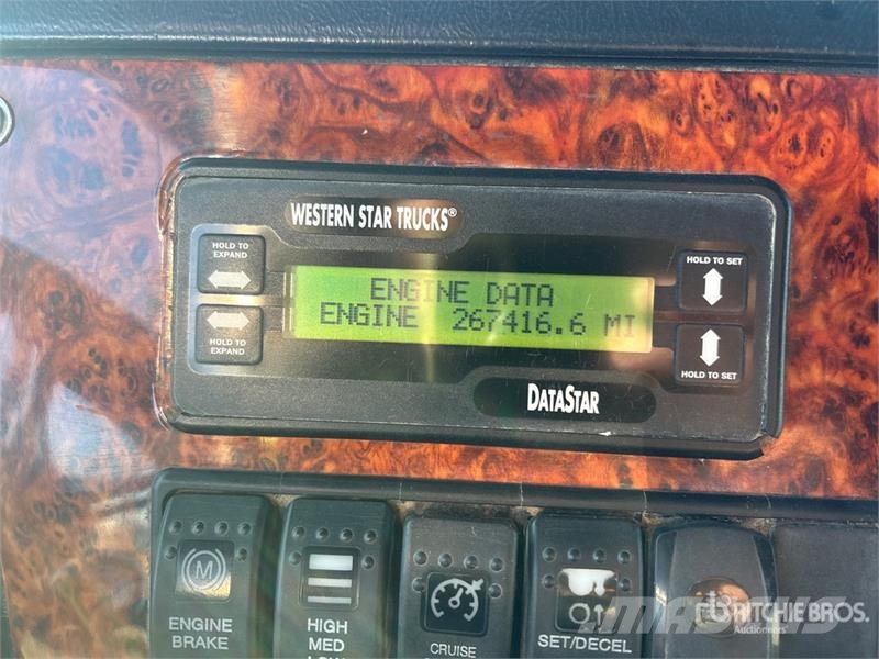 Western Star 4900SA 6x4 T/A Sleeper Truck Tractor Седельные тягачи