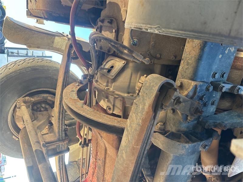Western Star 4900SA 6x4 T/A Sleeper Truck Tractor Седельные тягачи