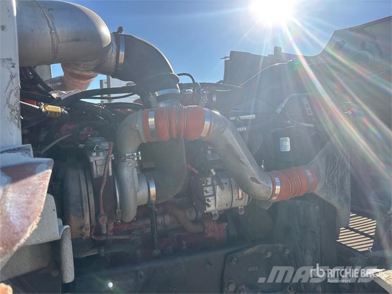 Western Star 4900SA 6x4 T/A Sleeper Truck Tractor Седельные тягачи