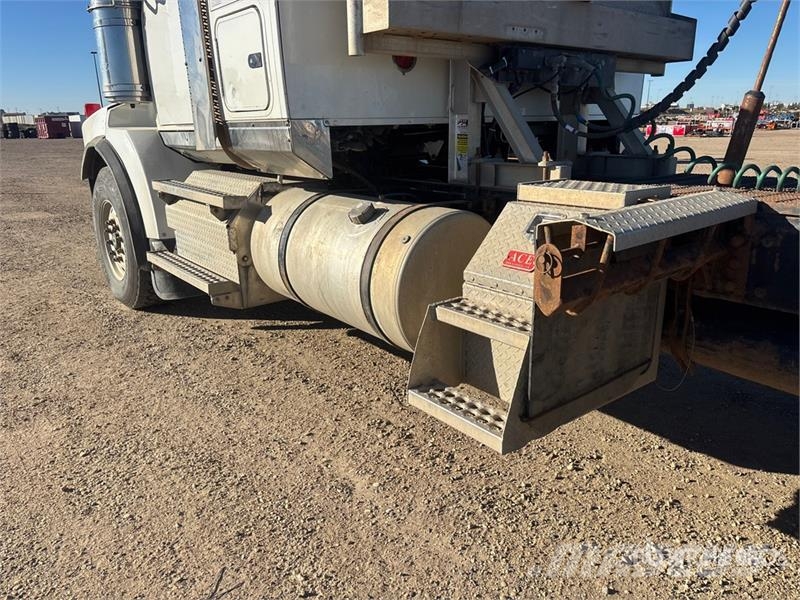 Western Star 4900SA 6x4 T/A Sleeper Truck Tractor Седельные тягачи
