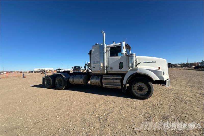 Western Star 4900SA 6x4 T/A Sleeper Truck Tractor Седельные тягачи