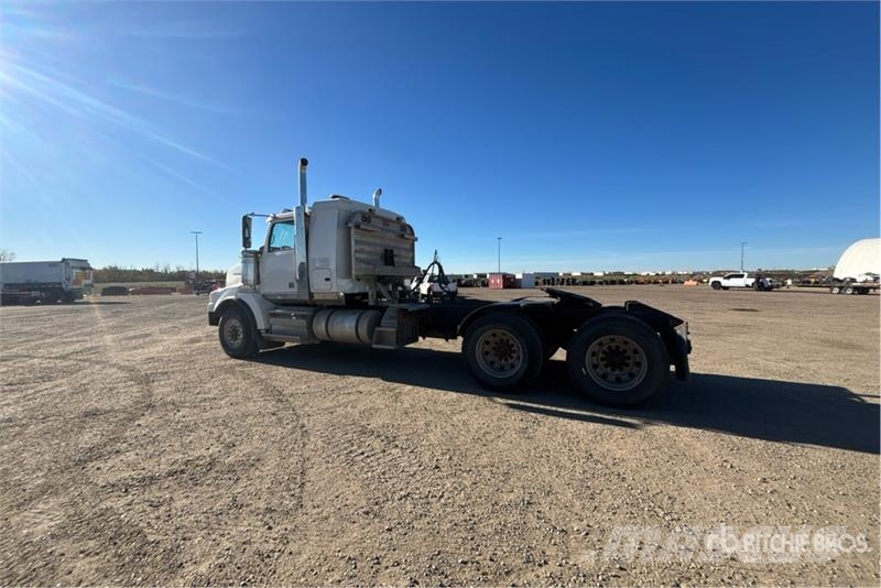 Western Star 4900SA 6x4 T/A Sleeper Truck Tractor Седельные тягачи