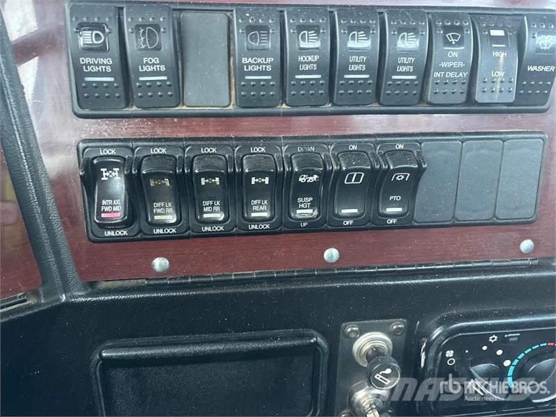 Western Star 4900SA 8x6 Tri/A Dump Truck Sora- ja kippiautot