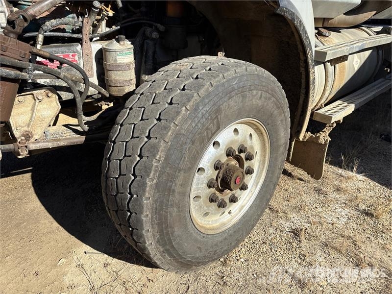 Western Star 4900SA 8x6 Tri/A Sleeper Truck Tractor Naudoti vilkikai