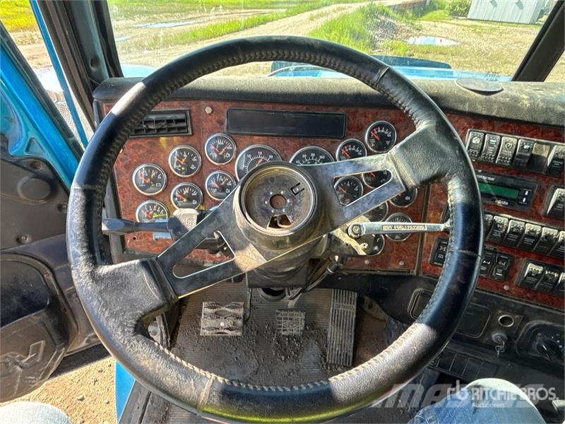 Western Star 4900SA 8x6 Sleeper Winch Truck Vehículos de reciclaje