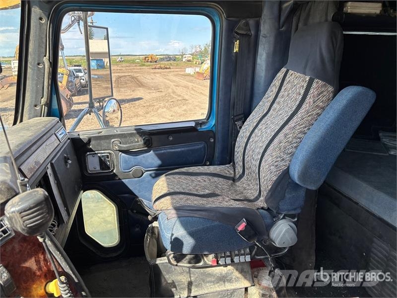 Western Star 4900SA 8x6 Sleeper Winch Truck Vehículos de reciclaje